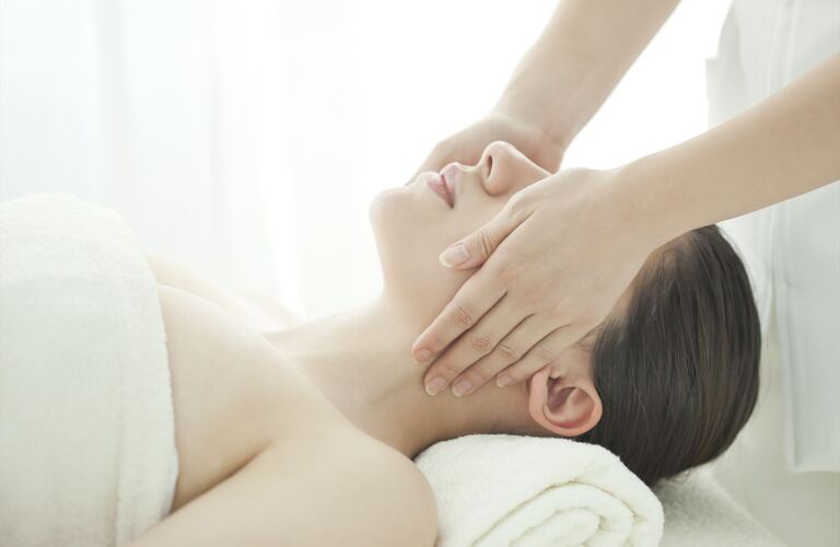 根本的に美肌を目指すフェイシャルケア | 相模大野周辺のエステならアットホームなd'Arc facial treatment