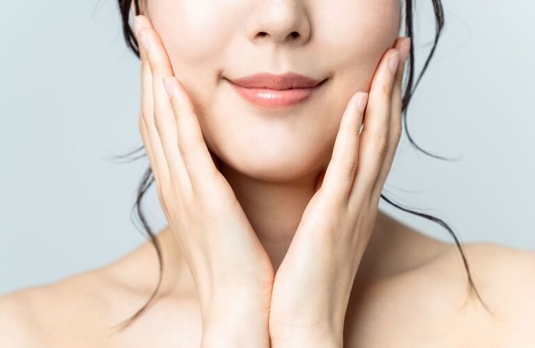 お顔周りのしわを改善へと導くエステ | 相模大野周辺のエステならアットホームなd'Arc facial treatment