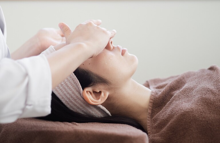 フェイシャルエステでお肌のくすみを緩和 | 相模大野周辺のエステならアットホームなd'Arc facial treatment